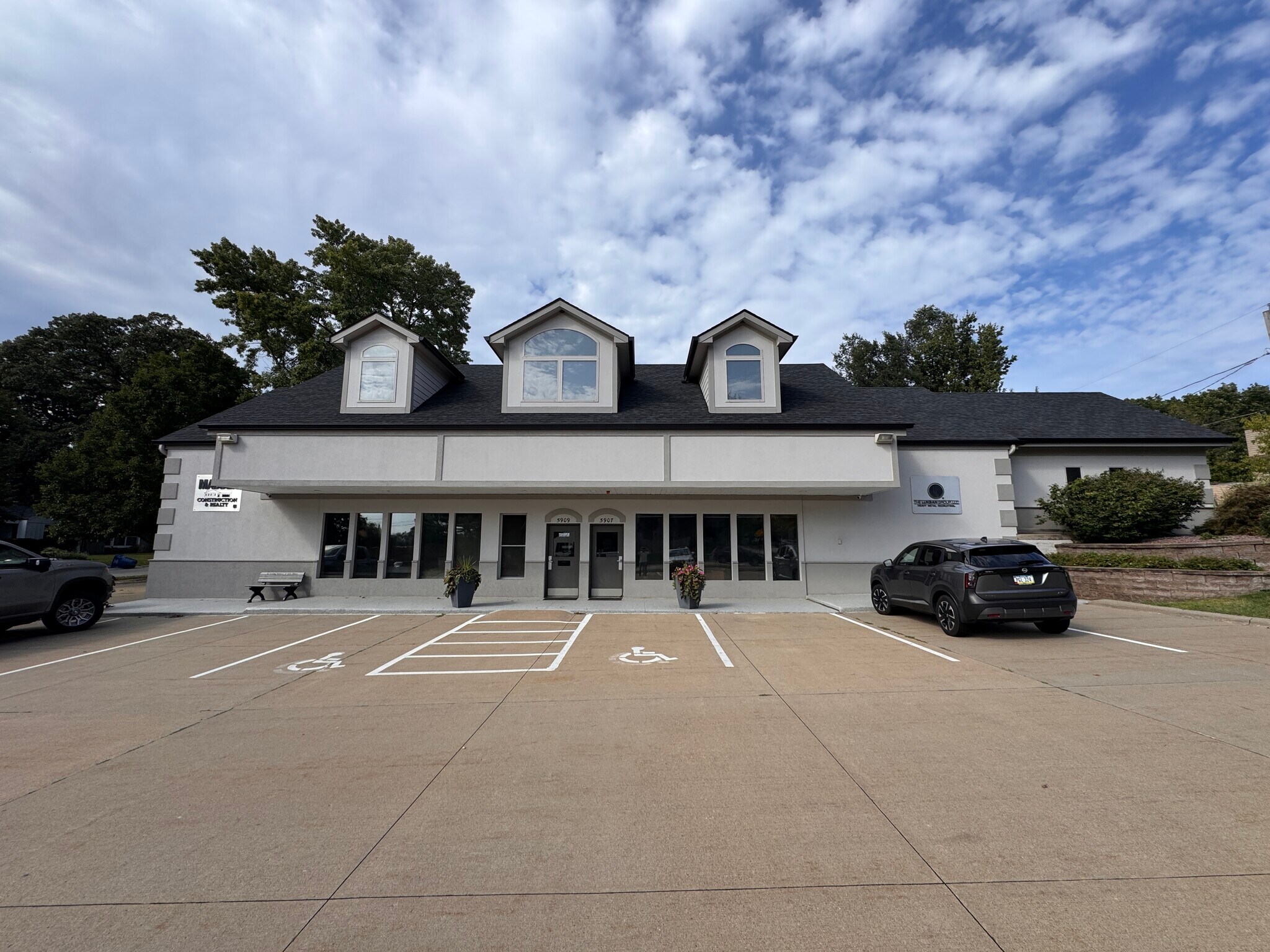 5907 Grand Ave, Des Moines, IA for Rent