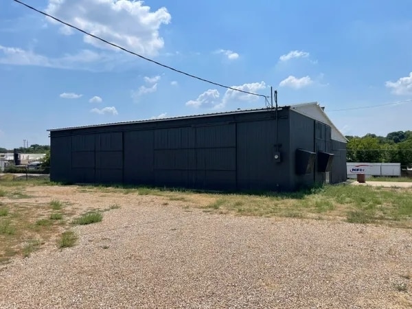 1010 E Clarendon Dr, Dallas, TX for Rent