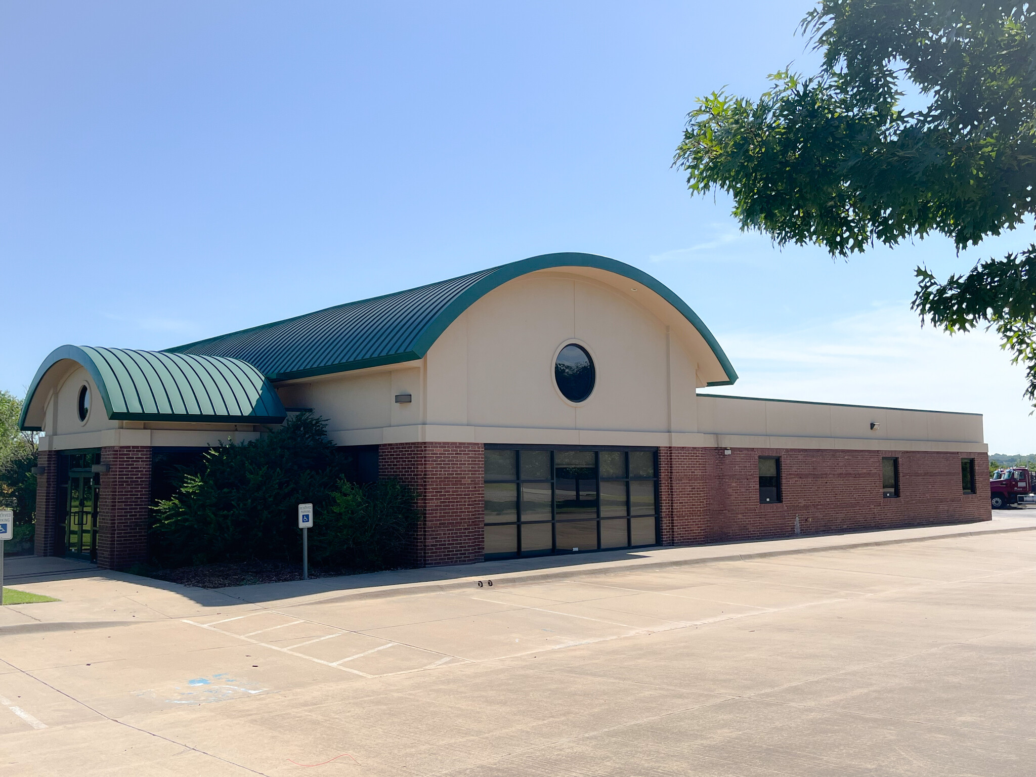 10200 N I 35 Service Rd, Oklahoma City, OK for Rent