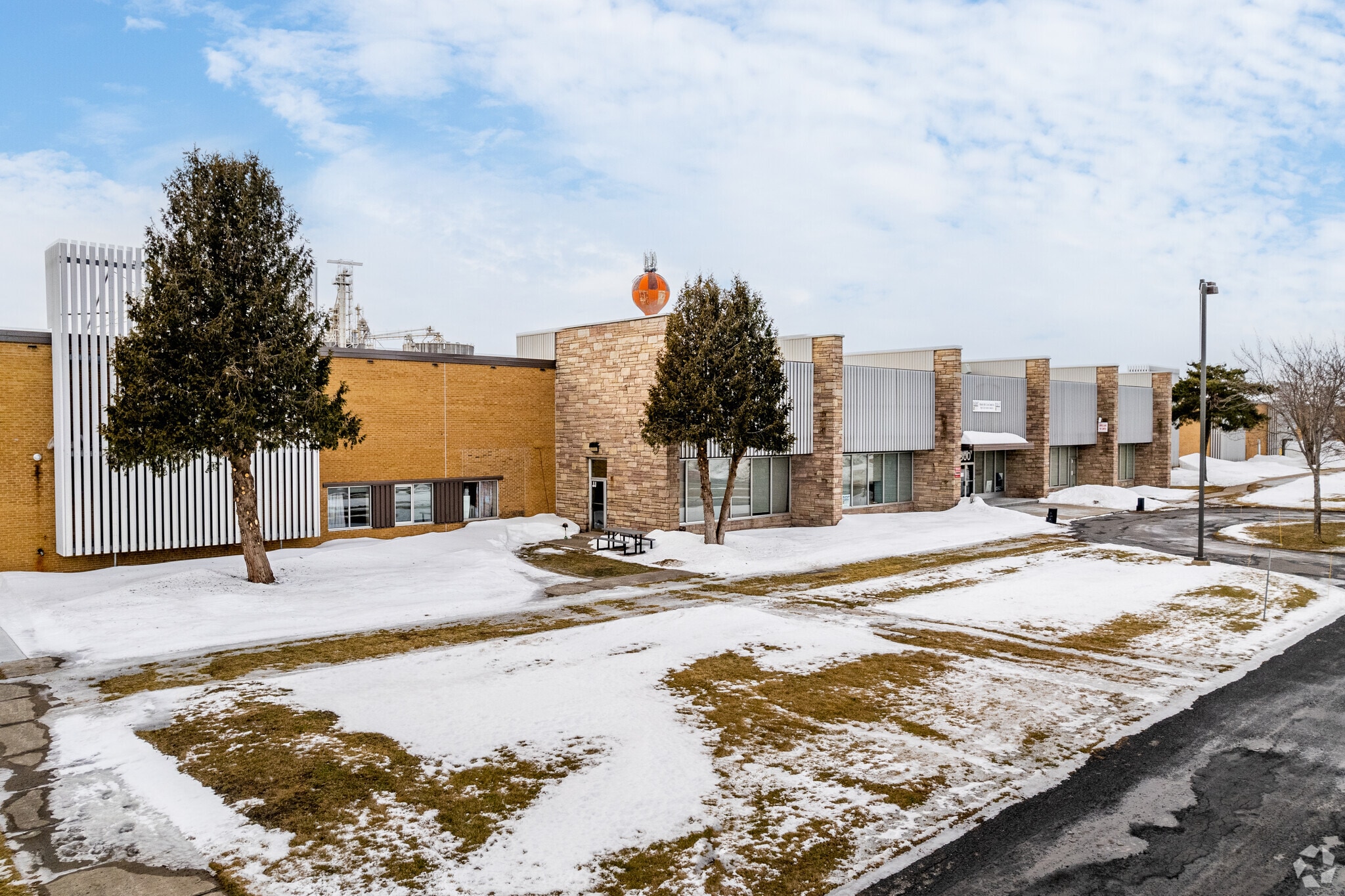 800 Boul Industriel, St-Jean, QC for Rent