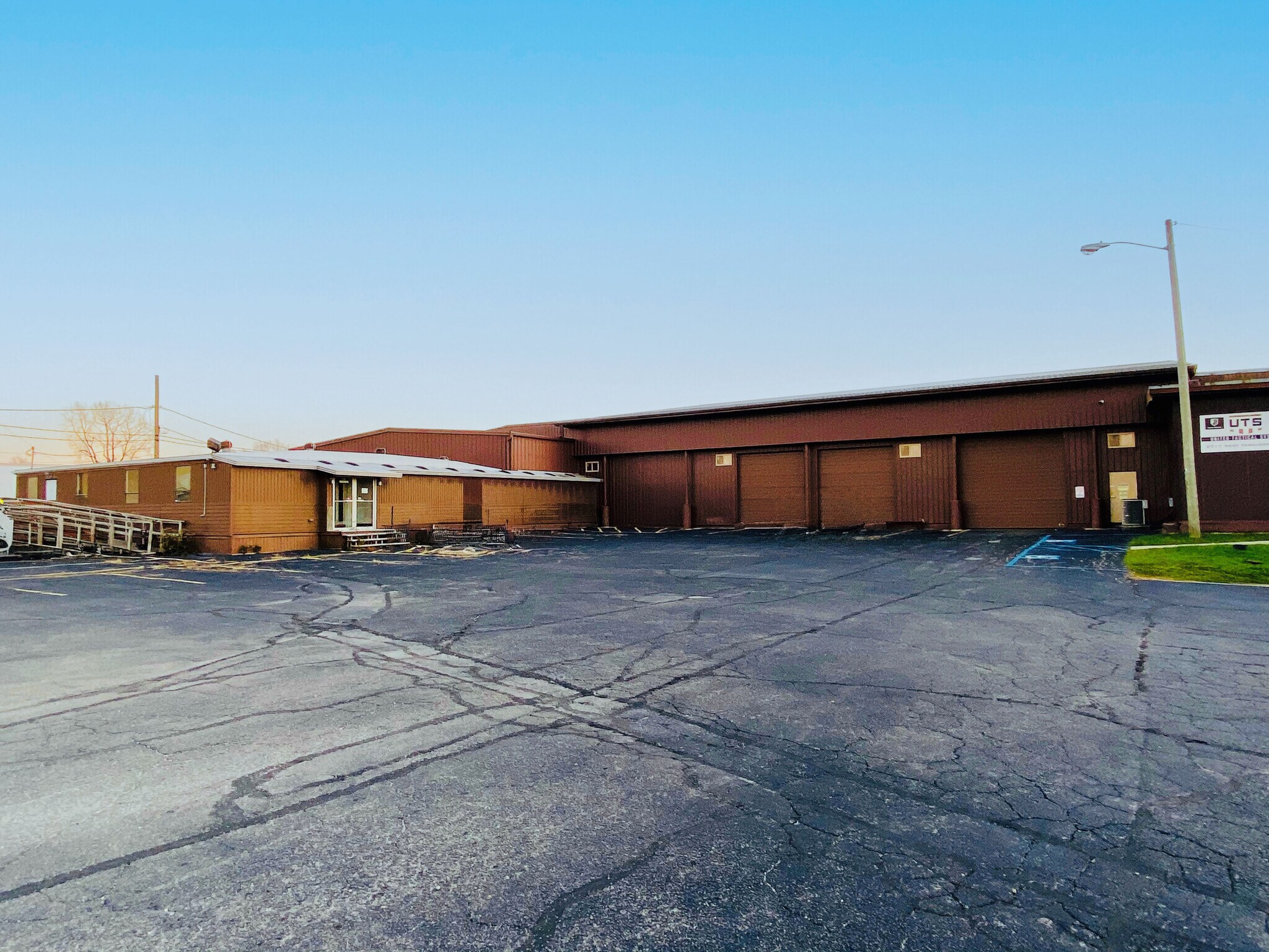 2713 W Ferguson Rd, Fort Wayne, IN for Sale