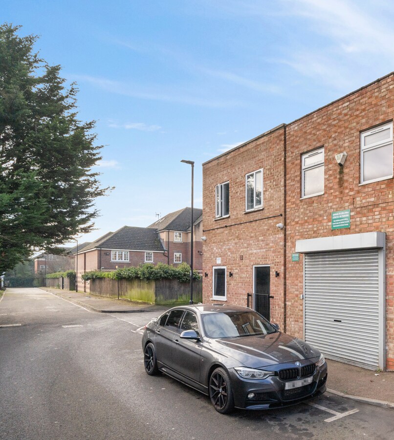 26B Station Parade, Barnet, LND for Rent