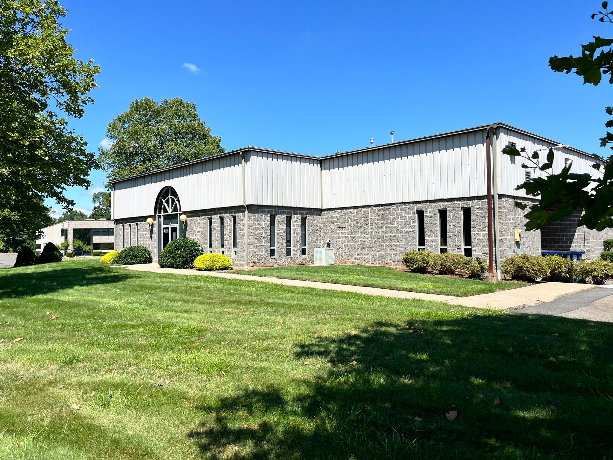 16 Holland Dr, Newington, CT for Rent