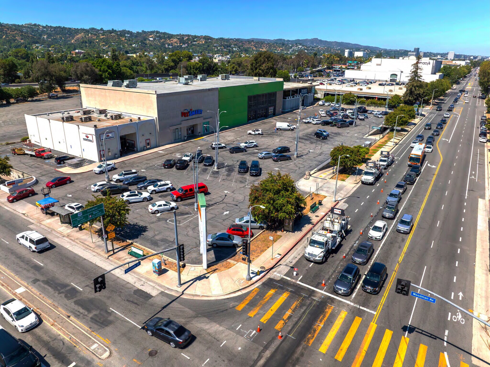 13700-13750 Riverside Dr, Sherman Oaks, CA for Rent