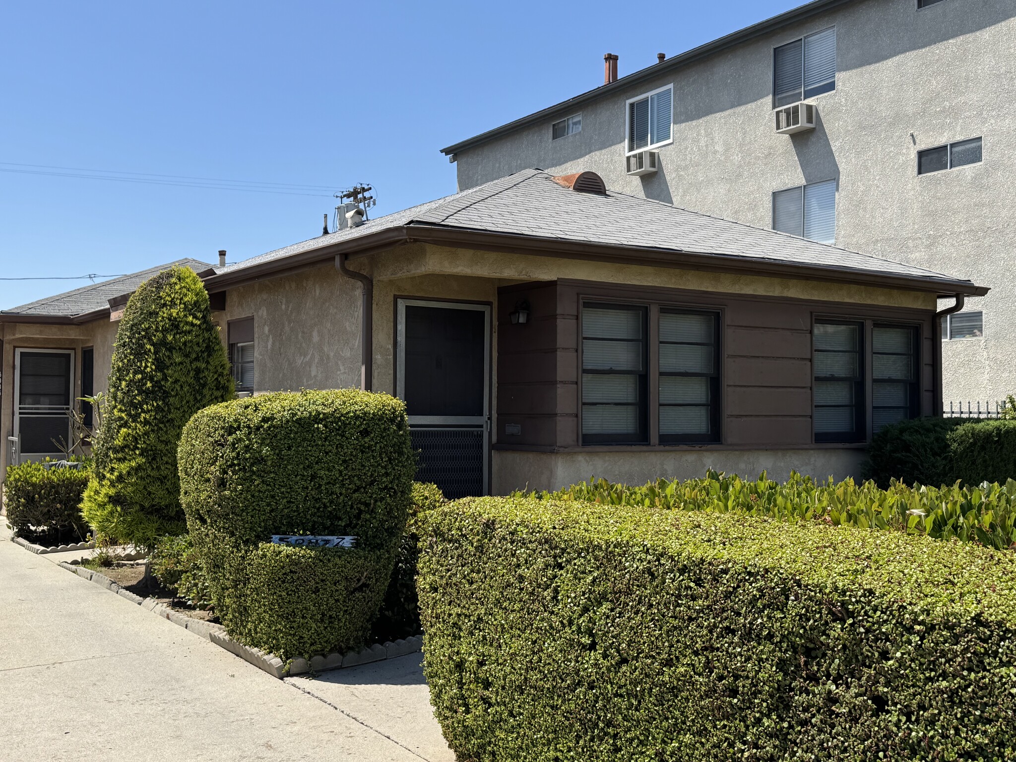 5081 Glen Iris Ave, Los Angeles, CA for Sale
