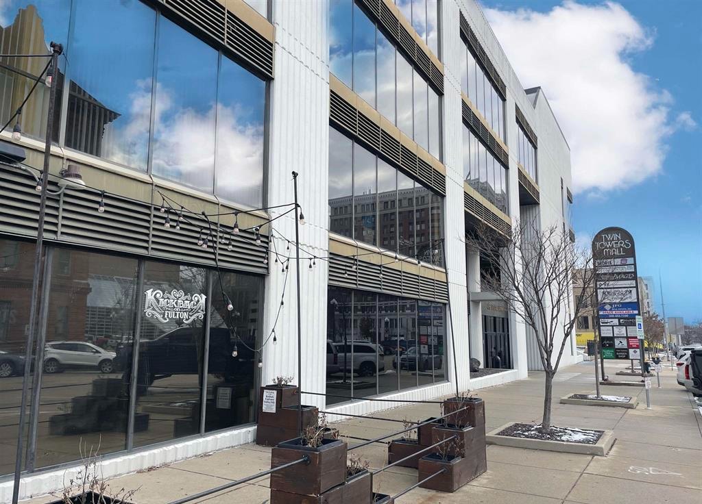 456 Fulton St, Peoria, IL for Sale