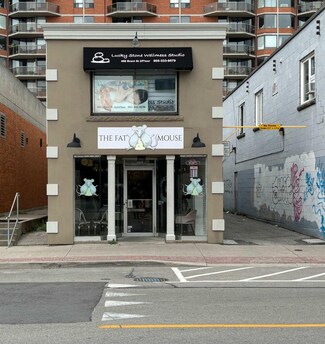 Burlington, ON Storefront - 468 Brant St