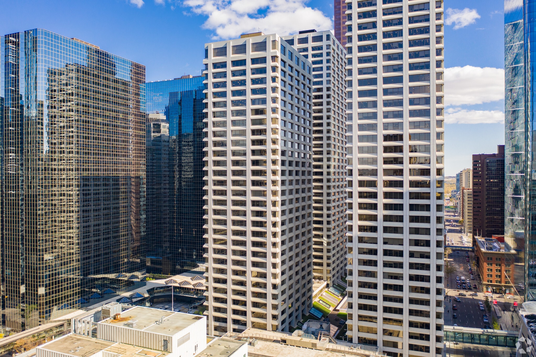 255 5th Ave SW, Calgary, AB for Rent