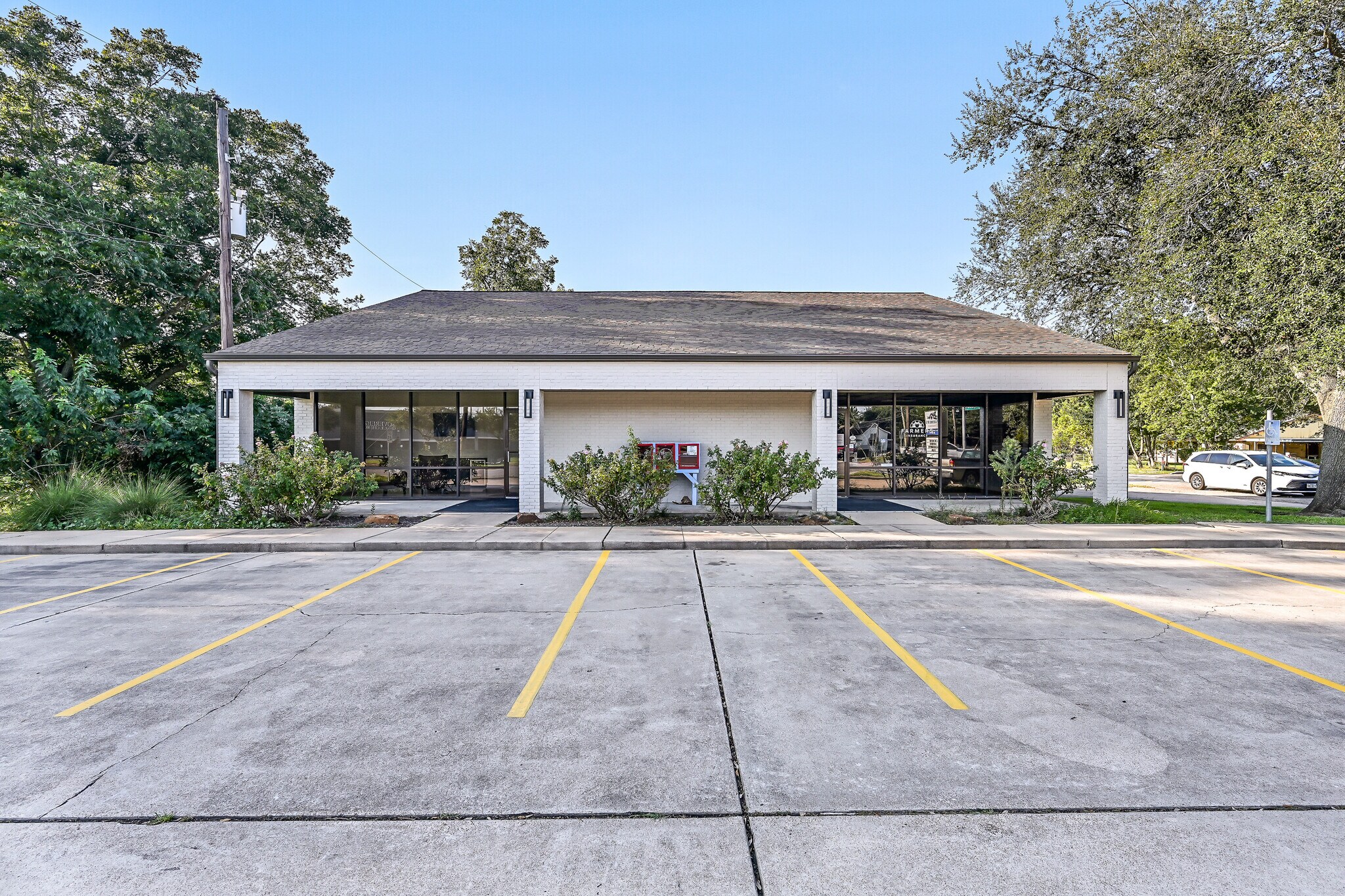 5001 Broadway St, Pearland, TX for Rent