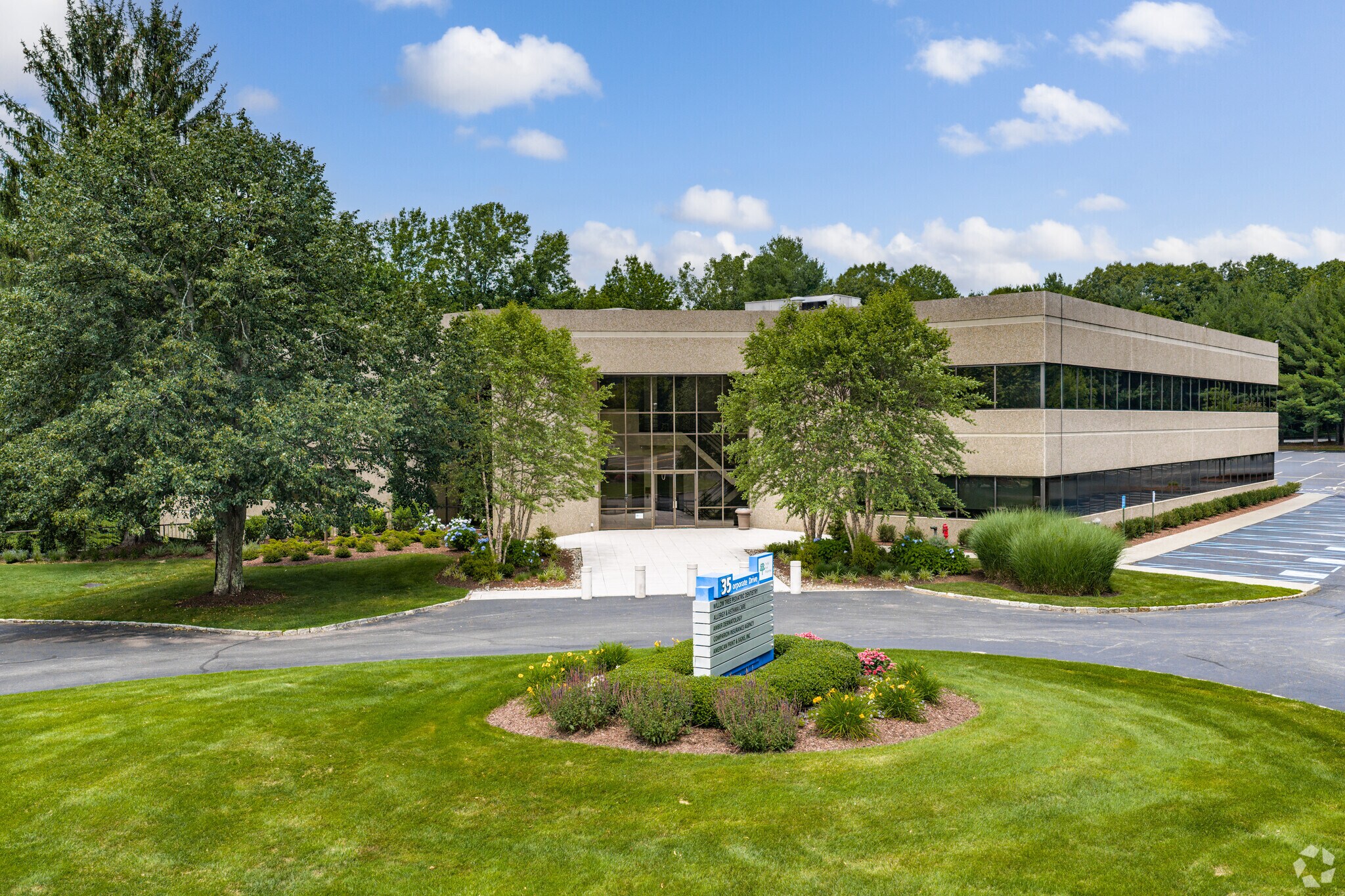 35 Corporate Dr, Trumbull, CT for Rent