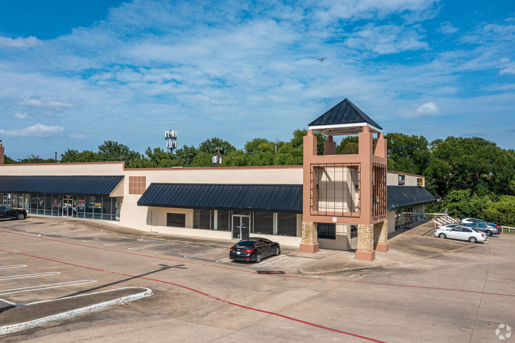 3201-3265 W Camp Wisdom Rd, Dallas, TX for Rent