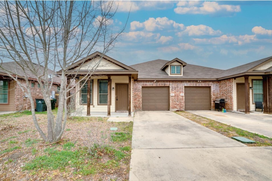 113-119 Creekside Villa Dr, Kyle, TX for Sale