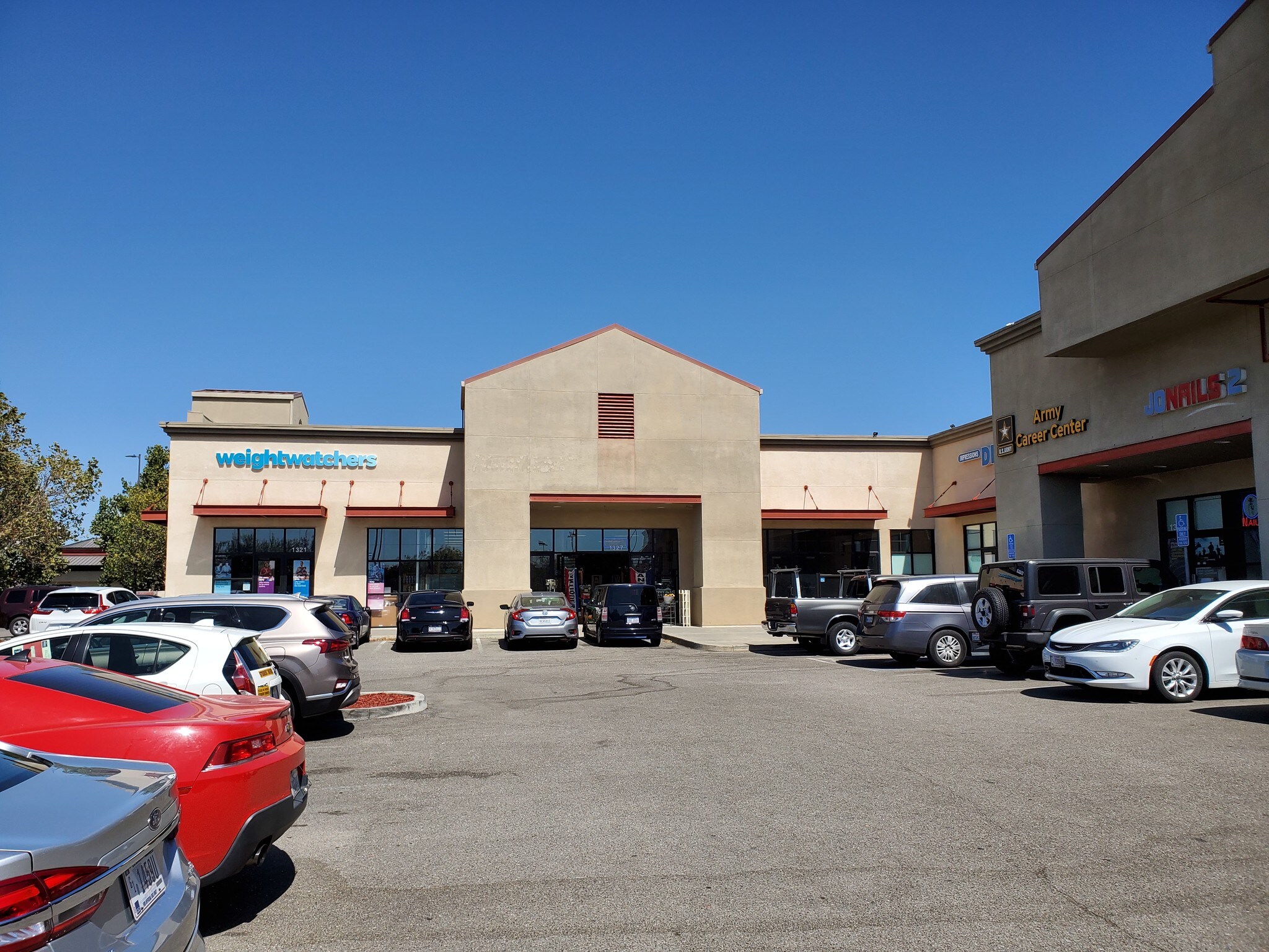 250 Commerce Ave Manteca, CA 95336 Shopping Center Property for Lease on