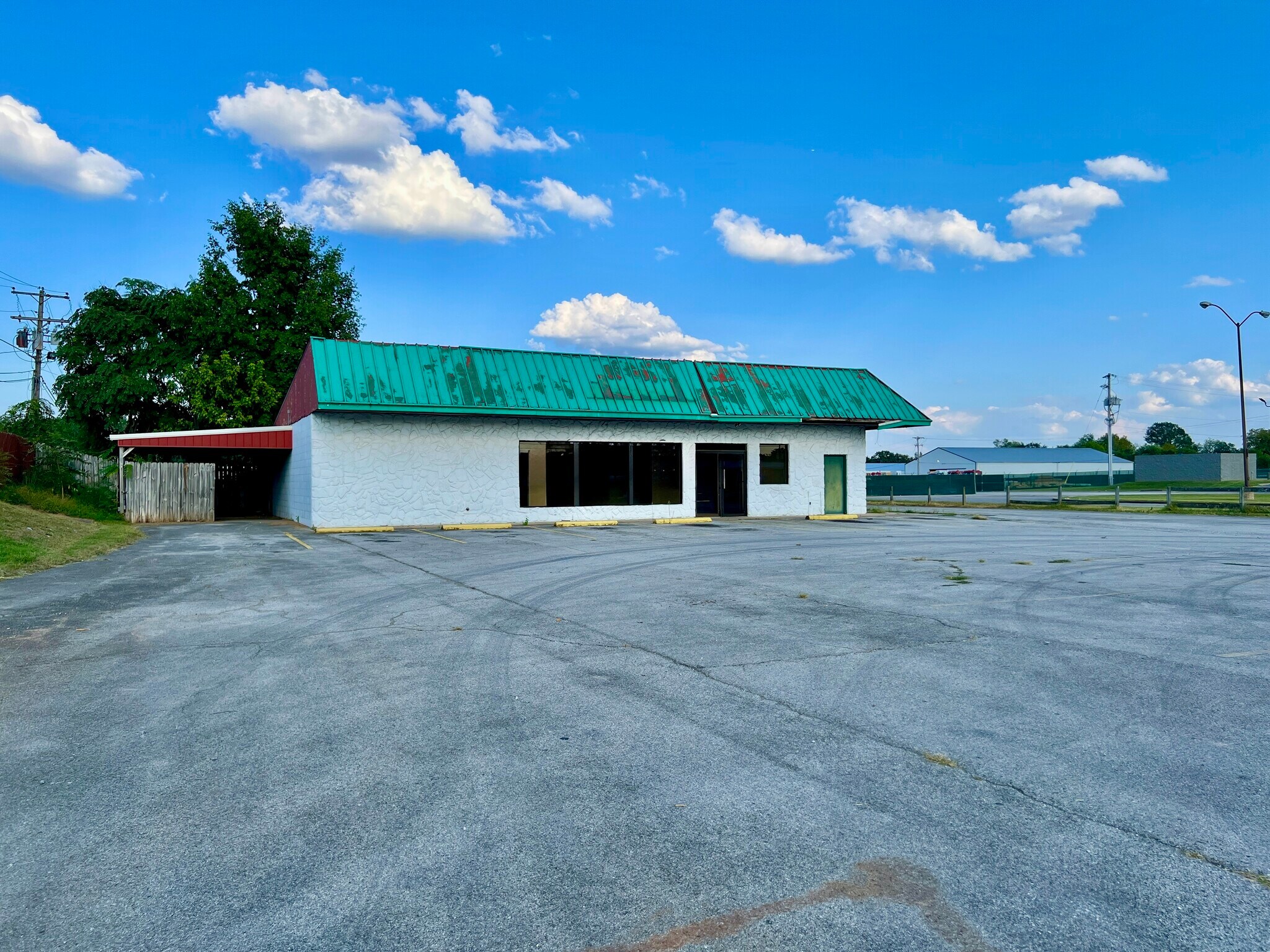 828 N Main St, Franklin, KY for Sale
