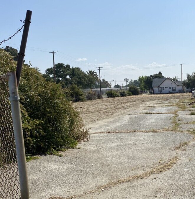 472 E E St, Colton, CA for Rent