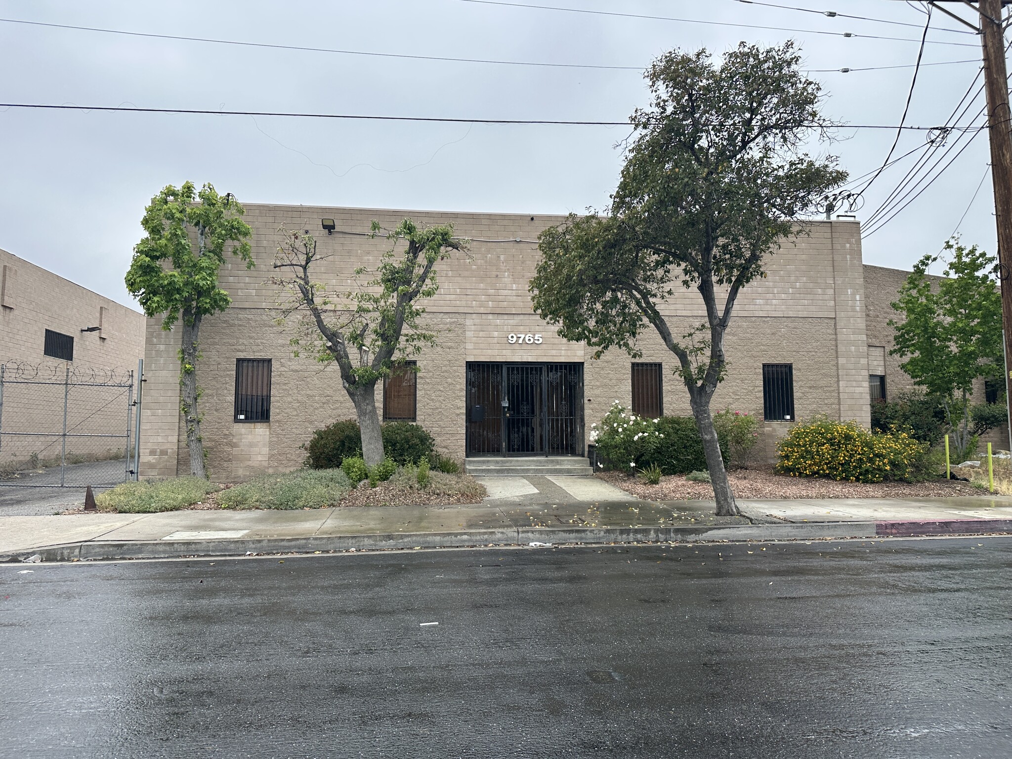 9765 Eton Ave, Chatsworth, CA for Rent
