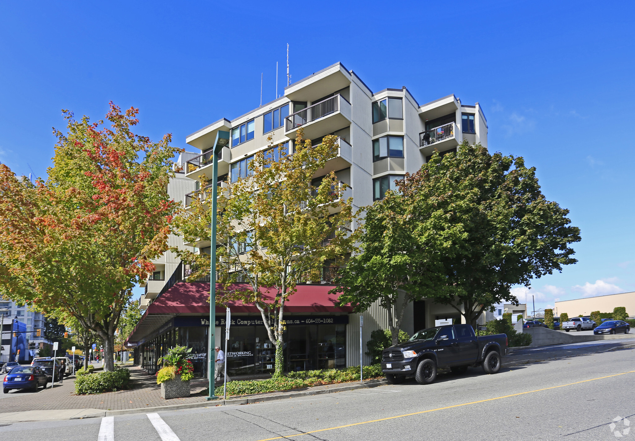 15223-15245 Russell Ave, White Rock, BC for Rent