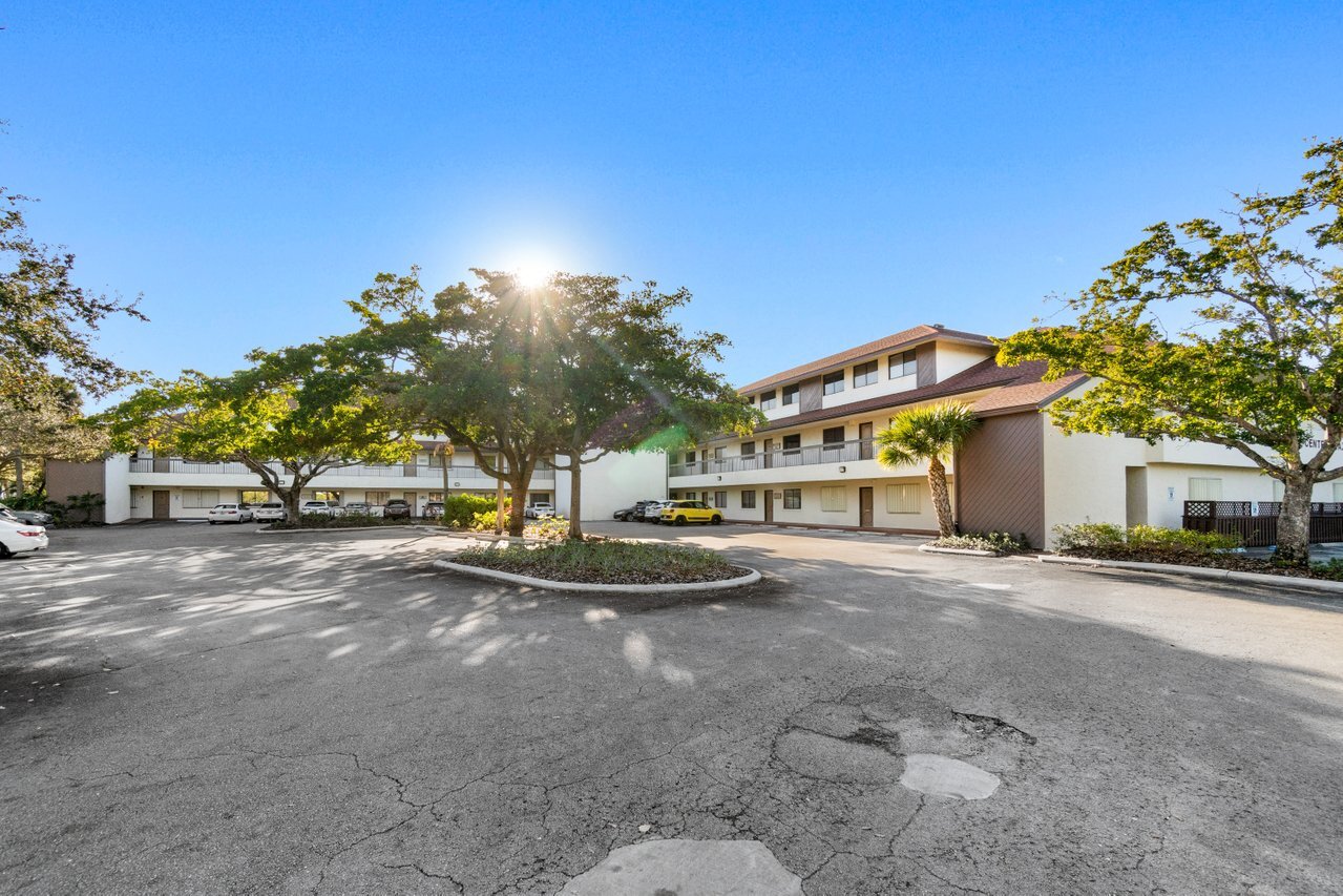 400 Executive Center Dr, West Palm Beach, FL for Rent