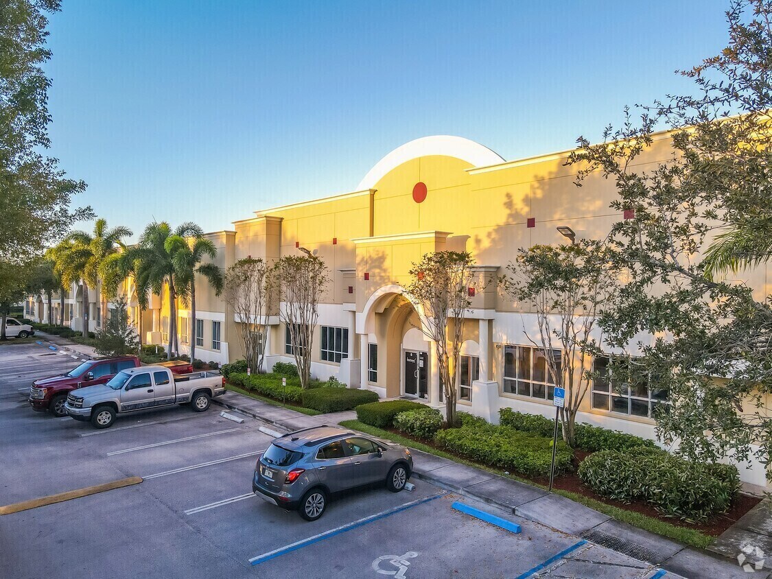 10220 W State Road 84, Davie, FL for Rent