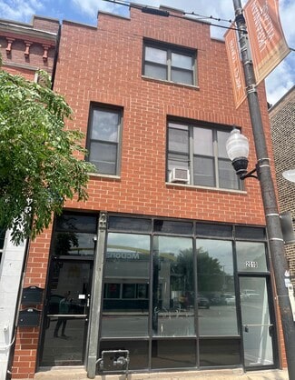 Chicago, IL Storefront Retail/Residential - 2010 W Chicago Ave