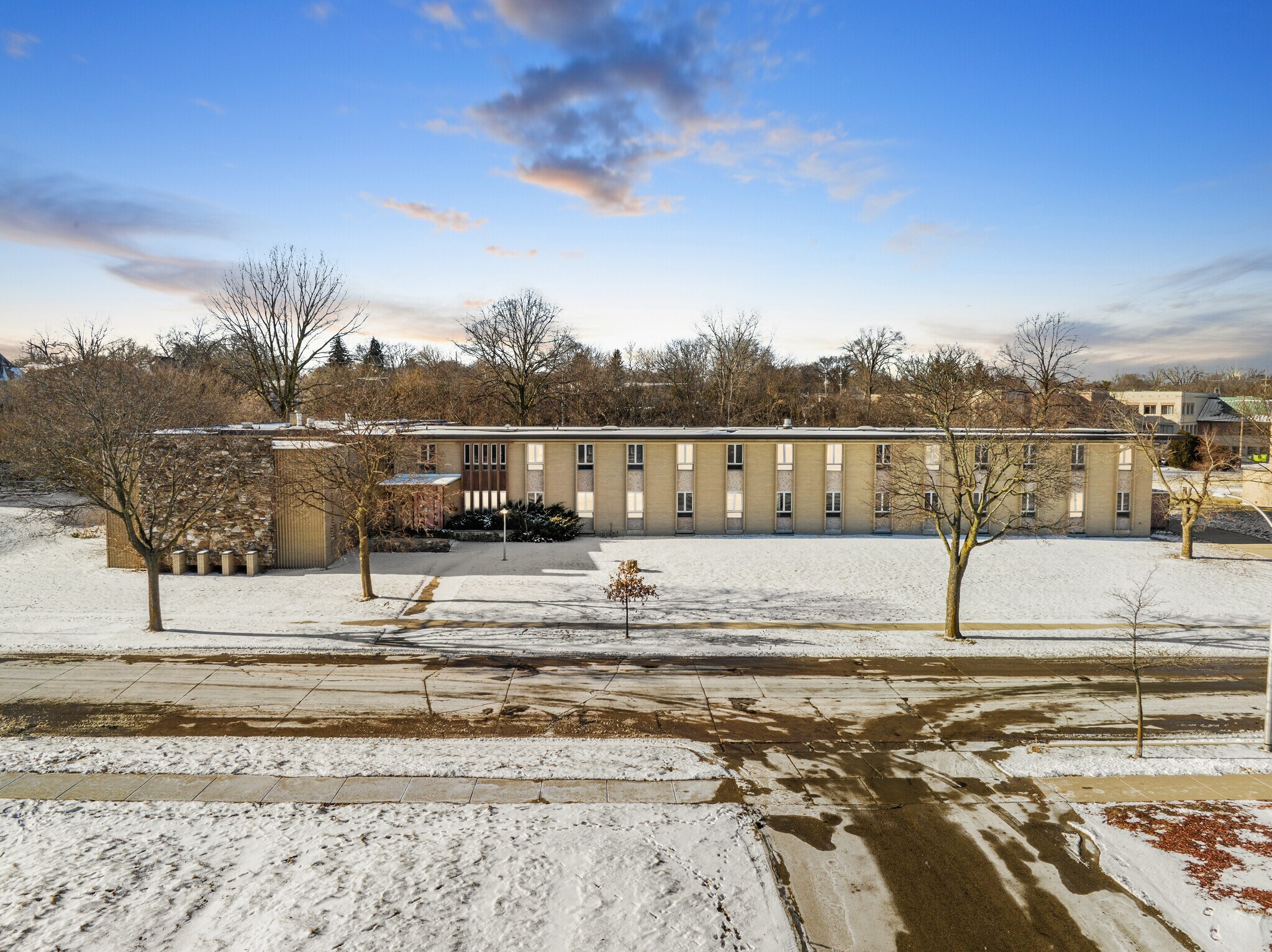 35873601 S 41st St Milwaukee, WI 53221 MultiFamily Property for