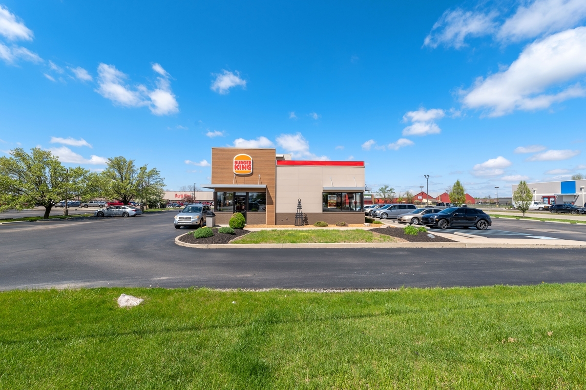 3904 W Bethel Ave, Muncie, IN for Sale