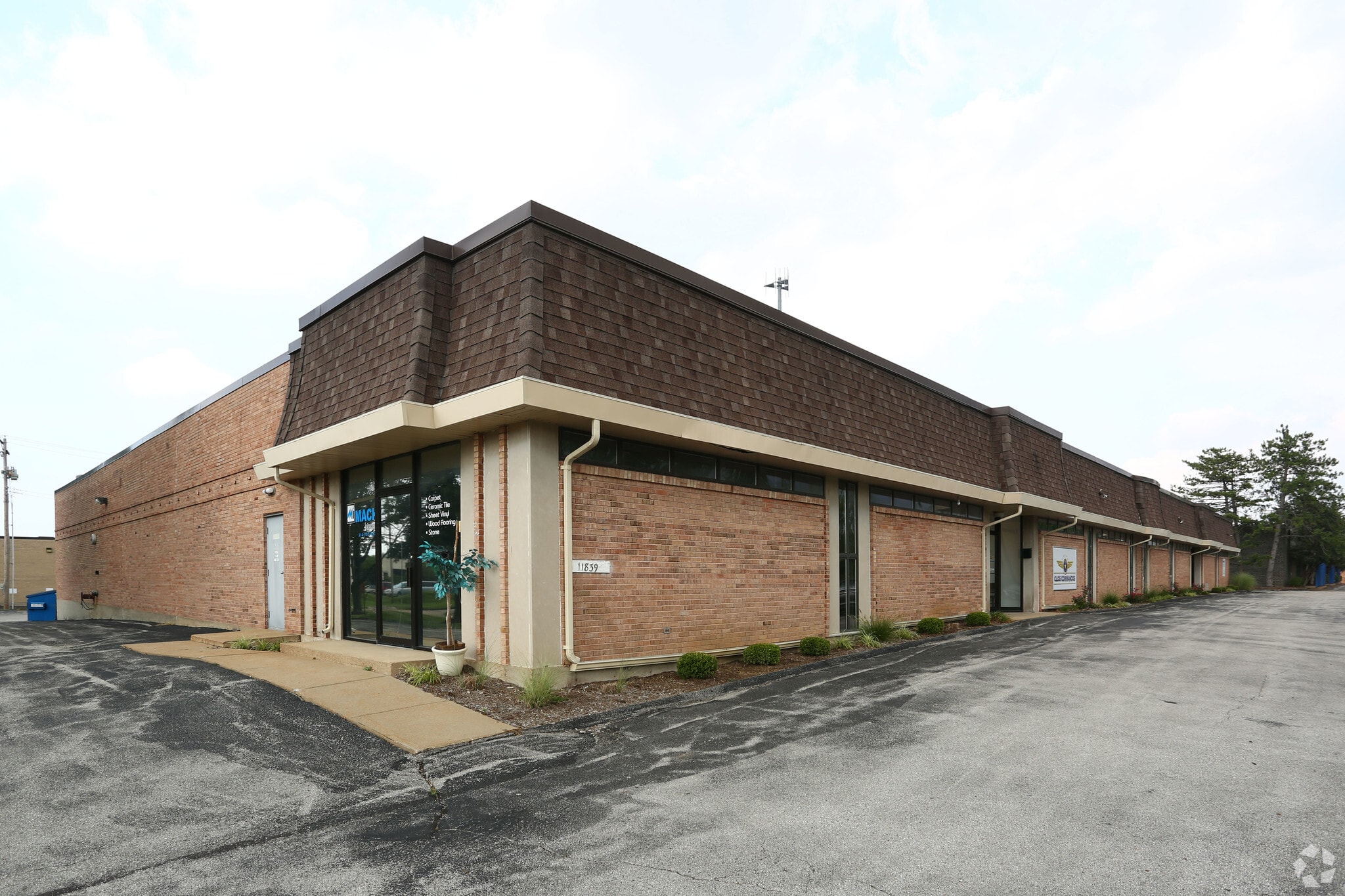 11831-11839 Westline Industrial Dr, Maryland Heights, MO for Rent