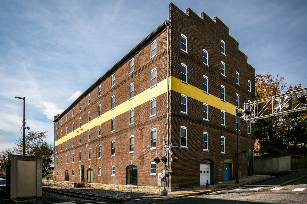 135 W Market St Harrisonburg, VA 22801 Office Property for Lease on