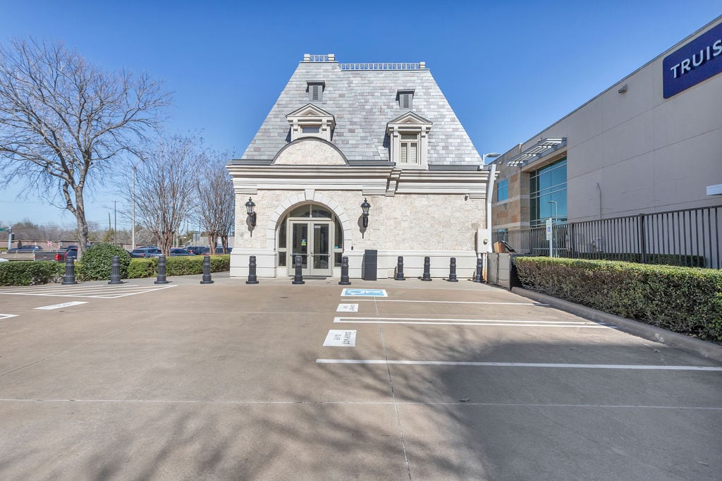 5800 W Northwest Hwy, Dallas, TX for Sale