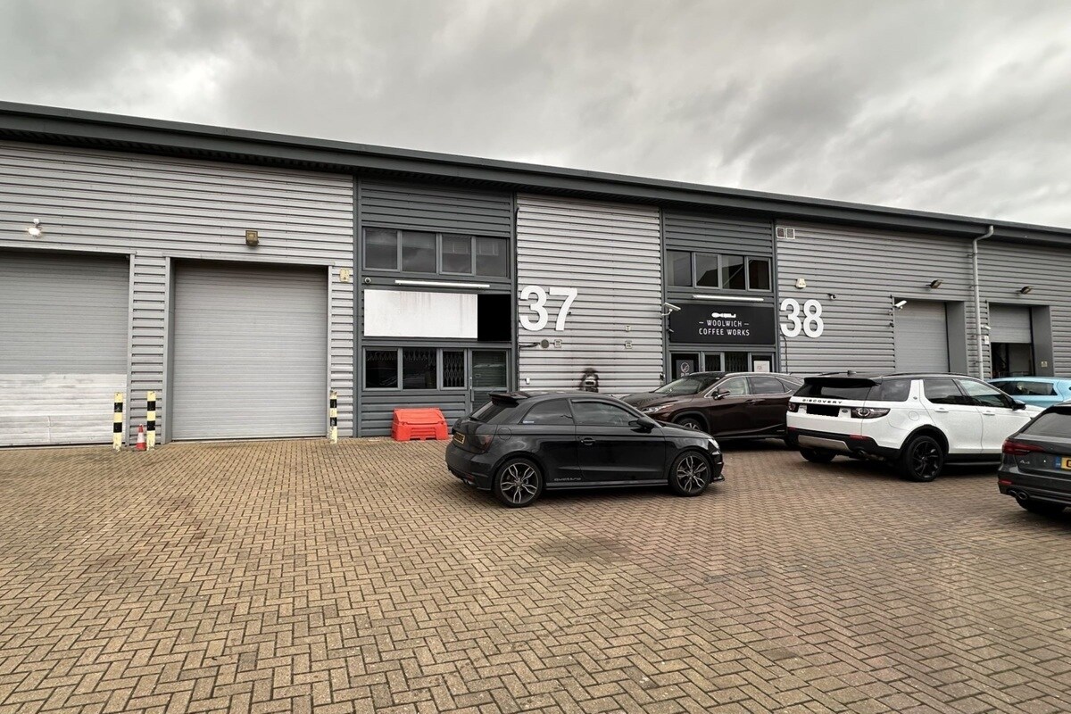 Armstrong Rd, London, LND for Rent