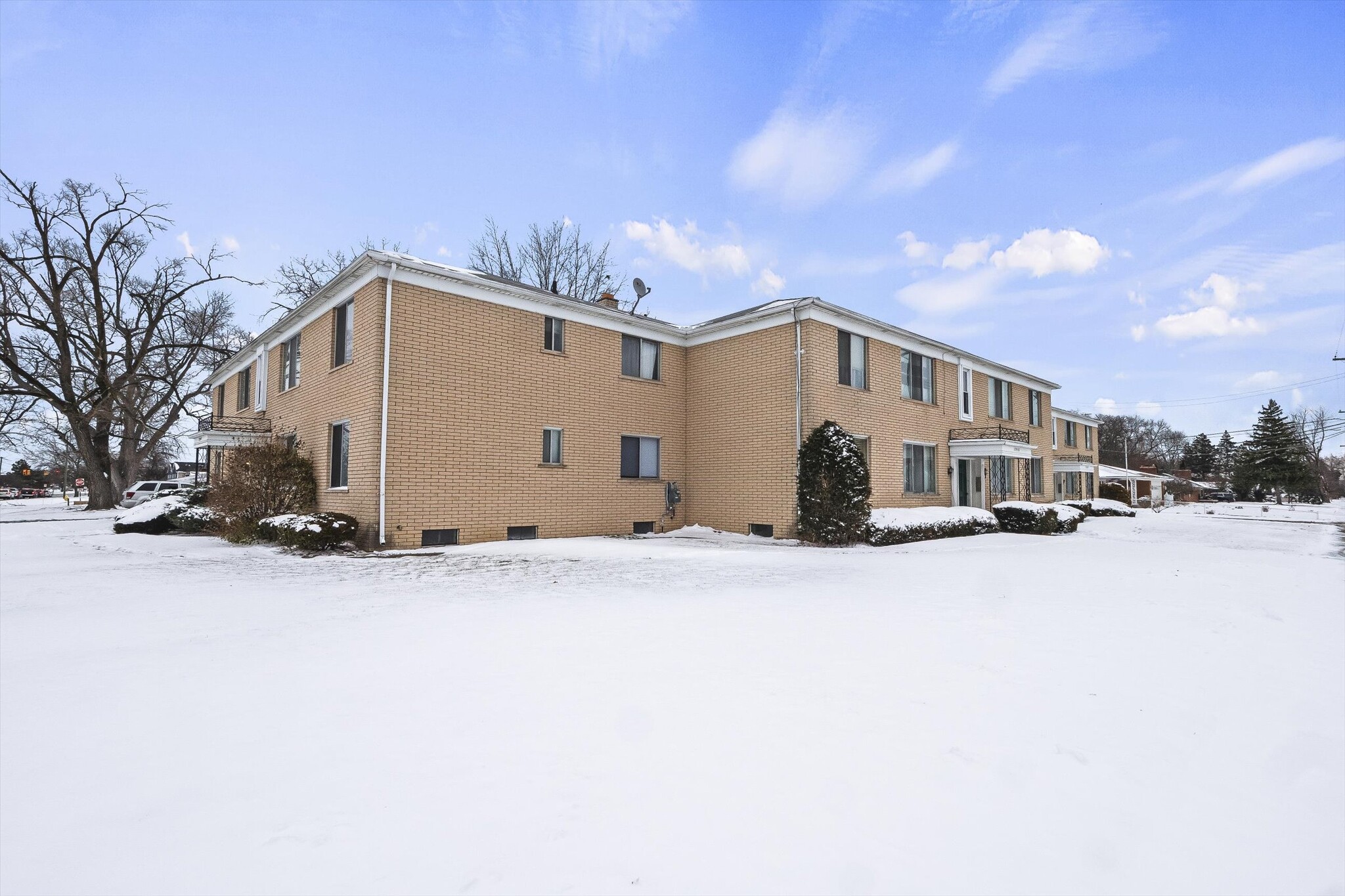 21440 Kelly Rd, Eastpointe, MI for Sale