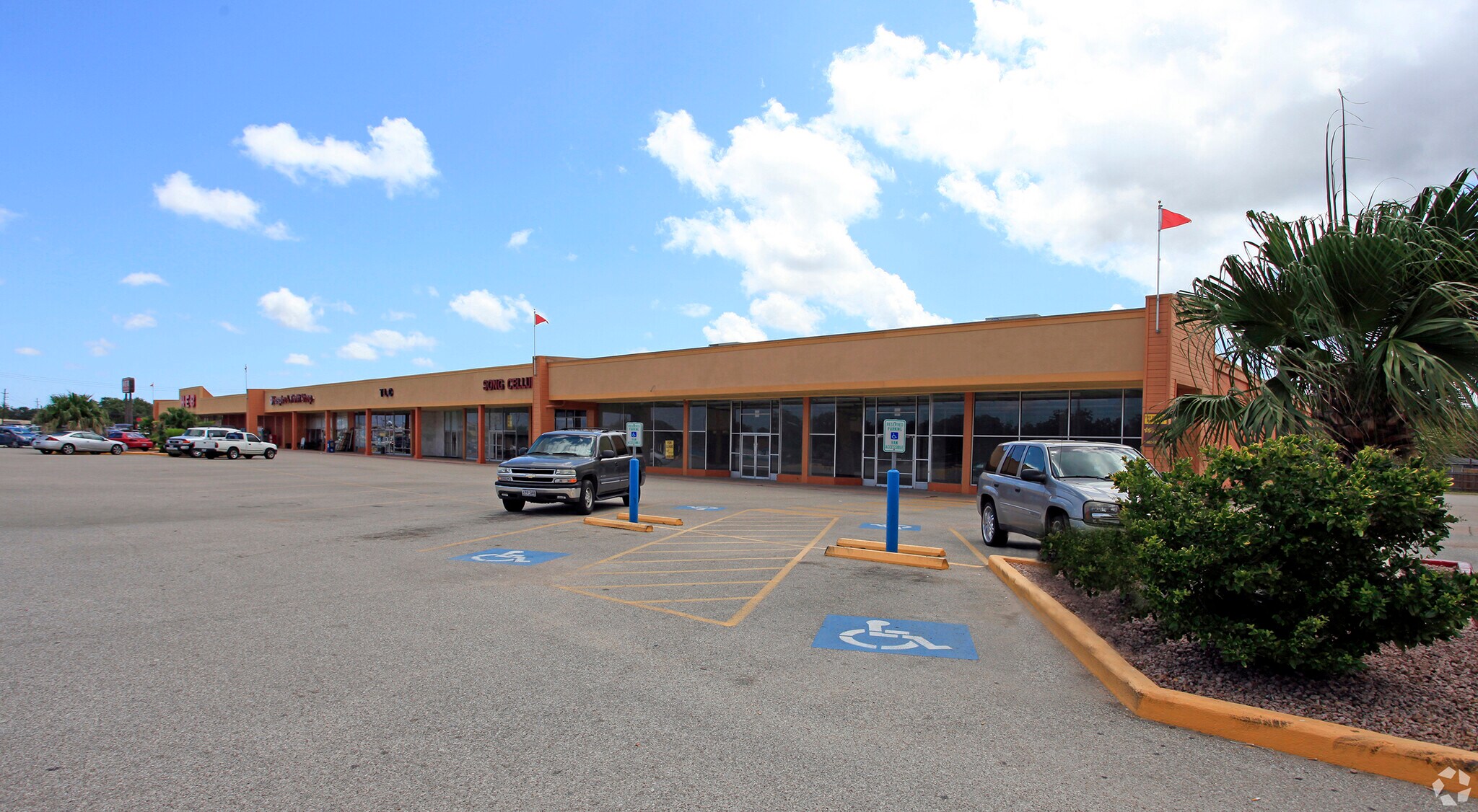 410426 Plantation Dr Lake Jackson, TX 77566 Retail Property for Sale