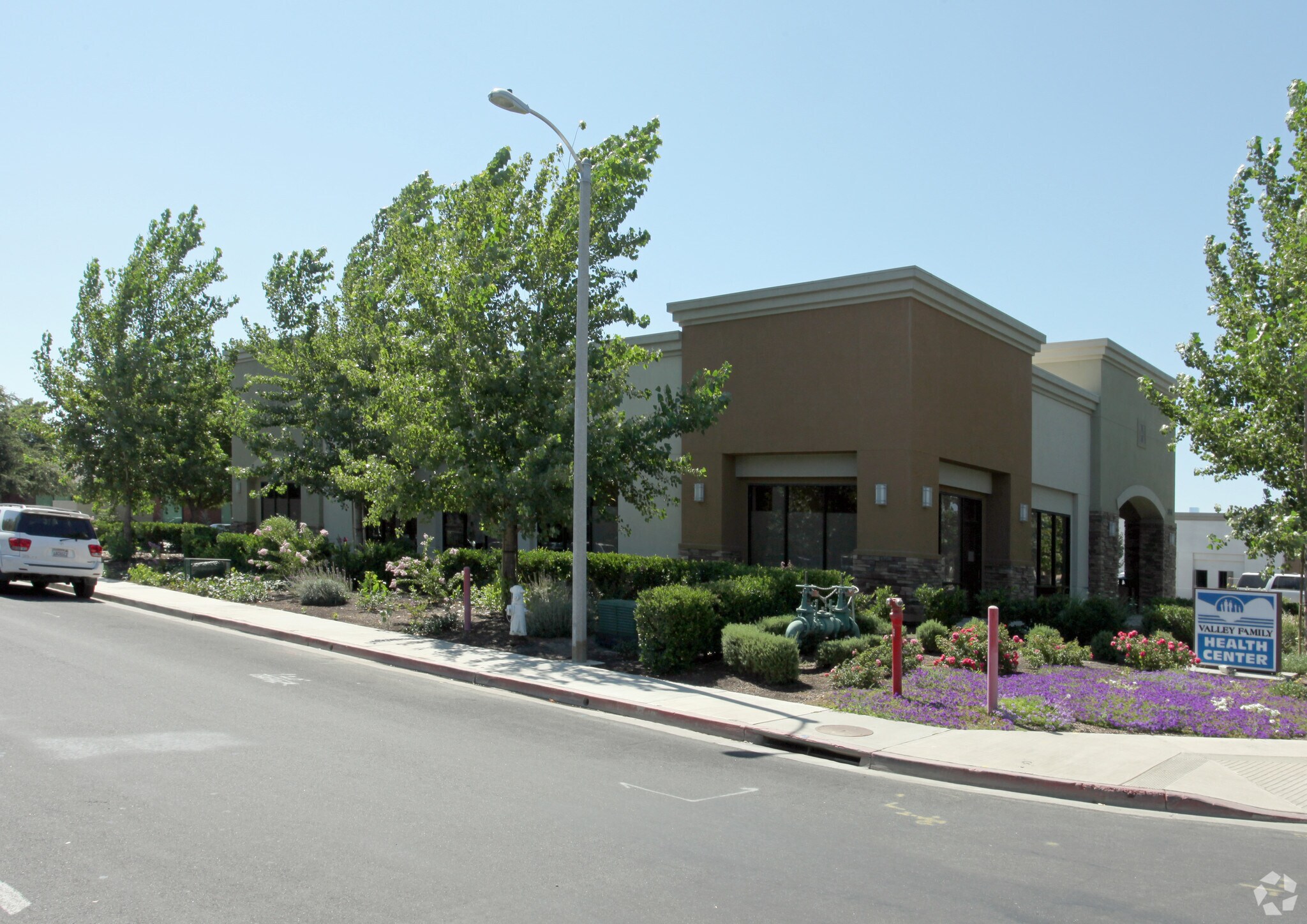 351 Mall Dr, Hanford, CA for Sale