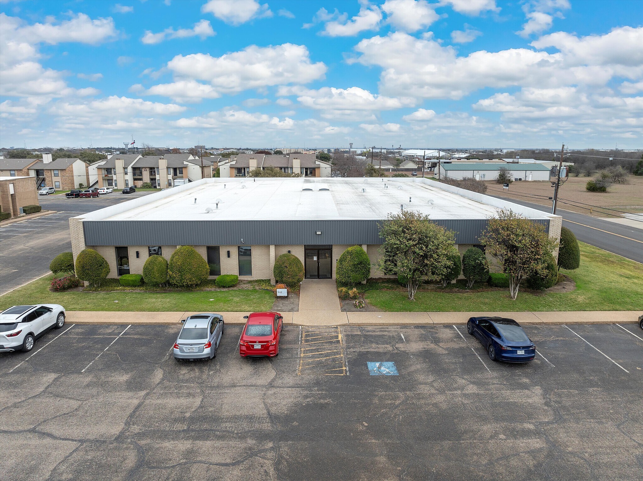 8225 Central Park Dr, Woodway, TX for Sale