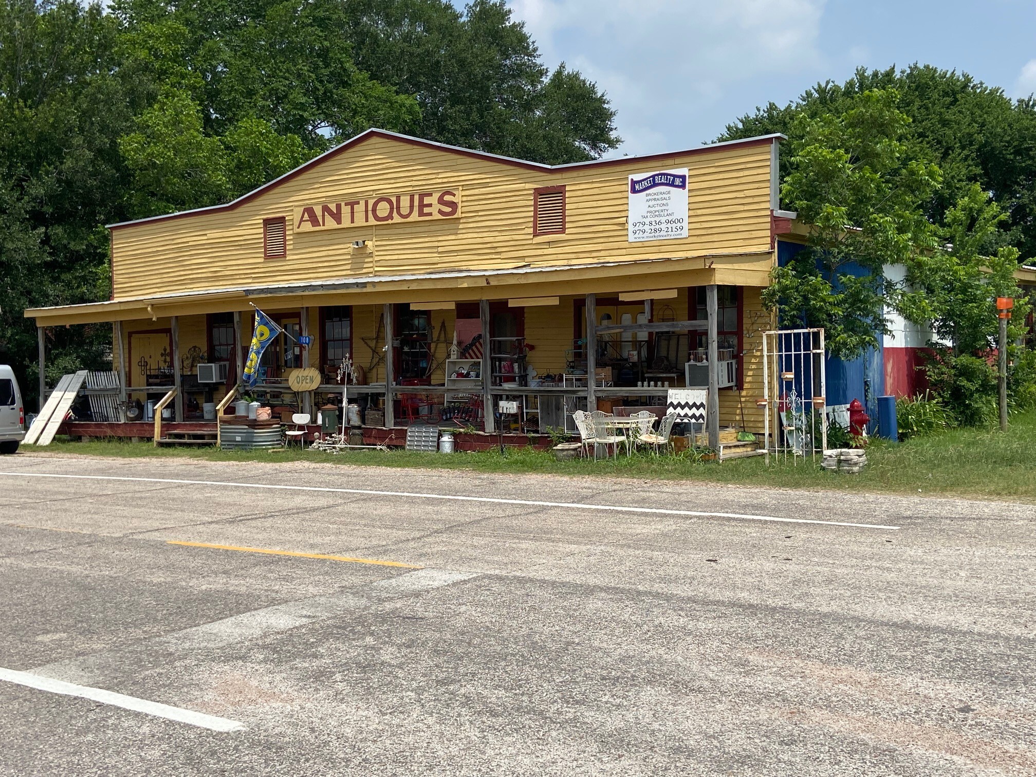 108 Thigpen St, Carmine, TX for Sale