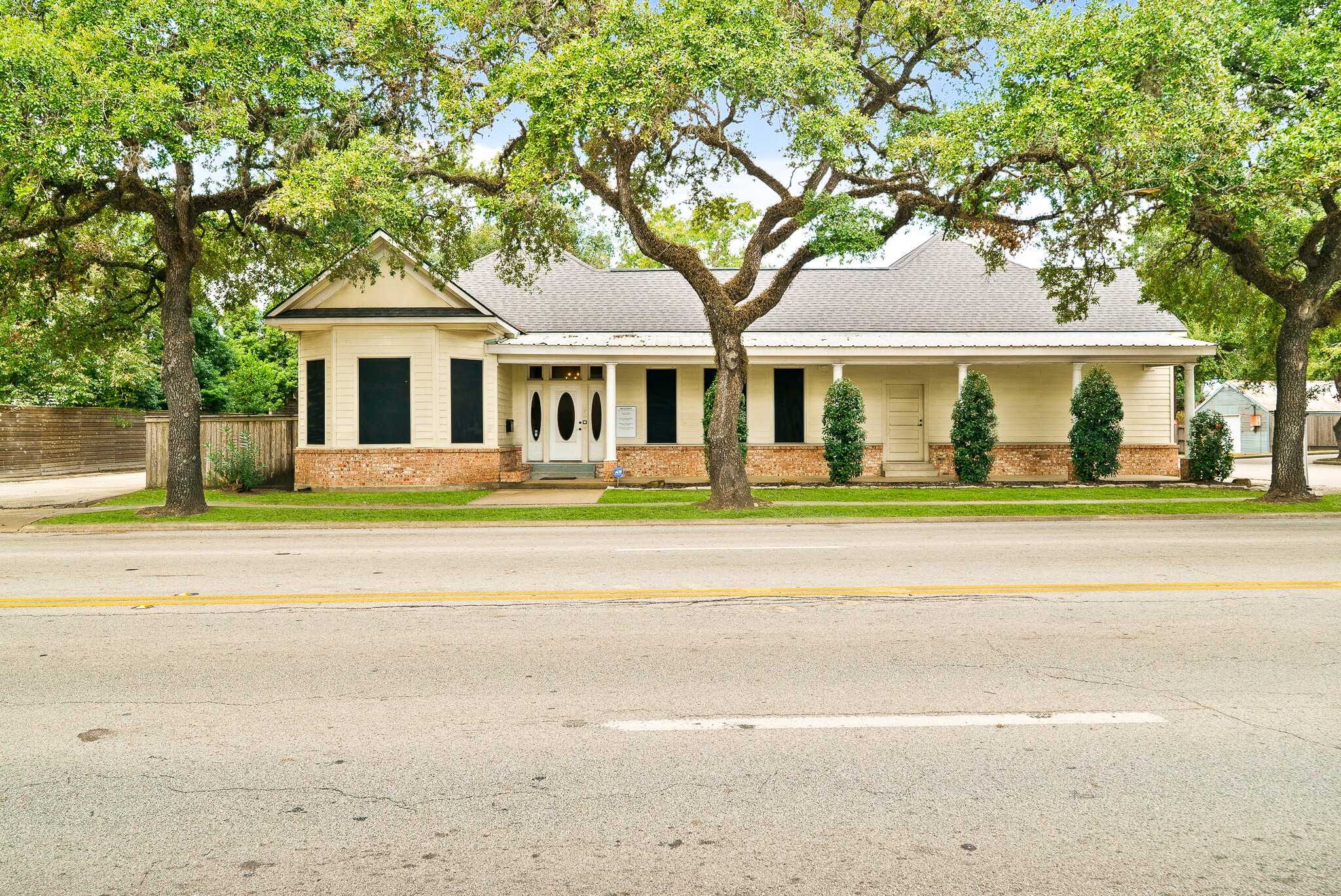 800 Jackson St, Richmond, TX for Sale