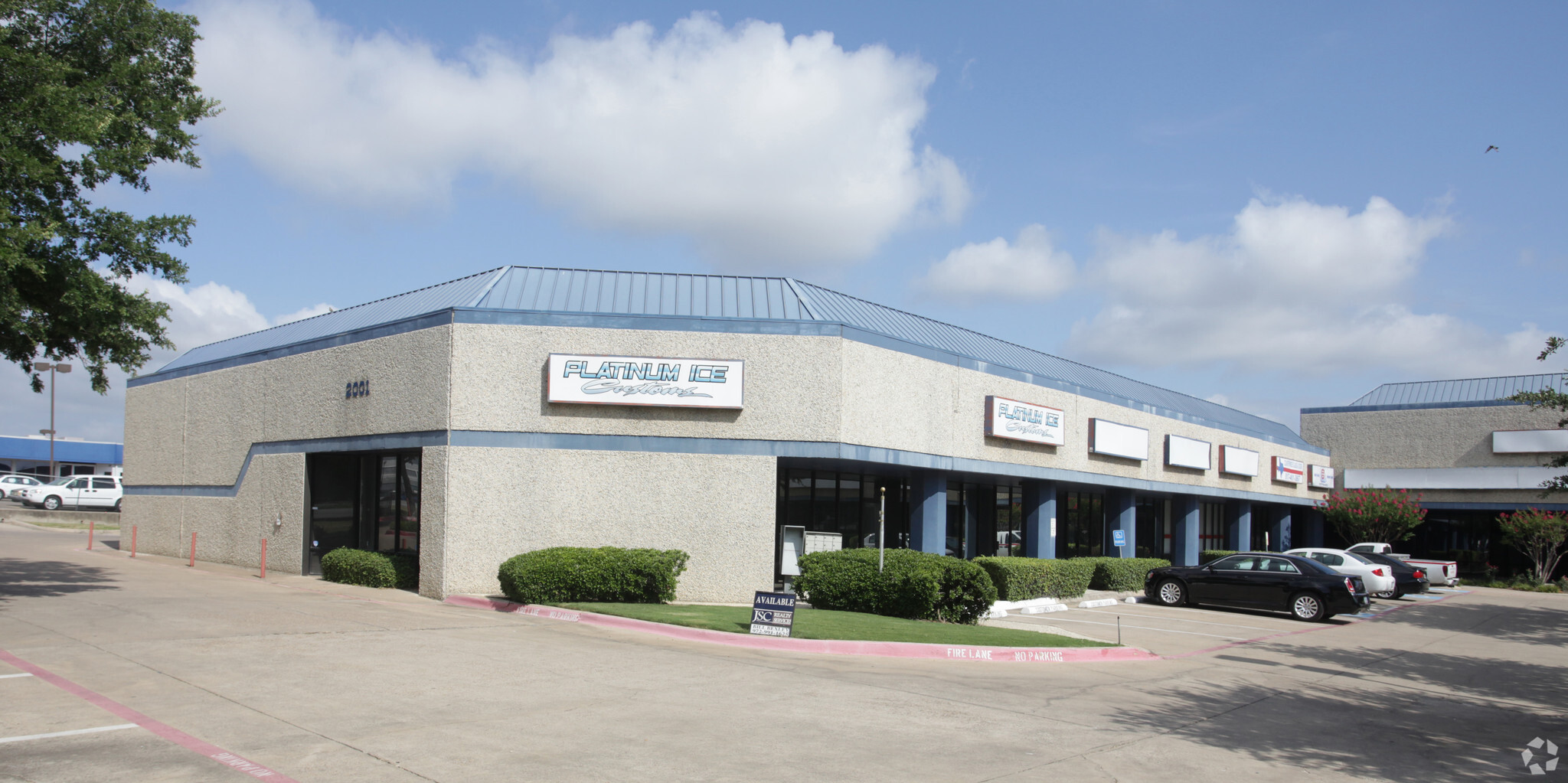 2001 E Division St, Arlington, TX for Rent