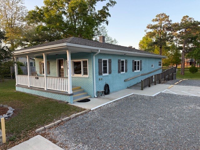 226 E Ocean Rd, Holly Ridge, NC for Rent