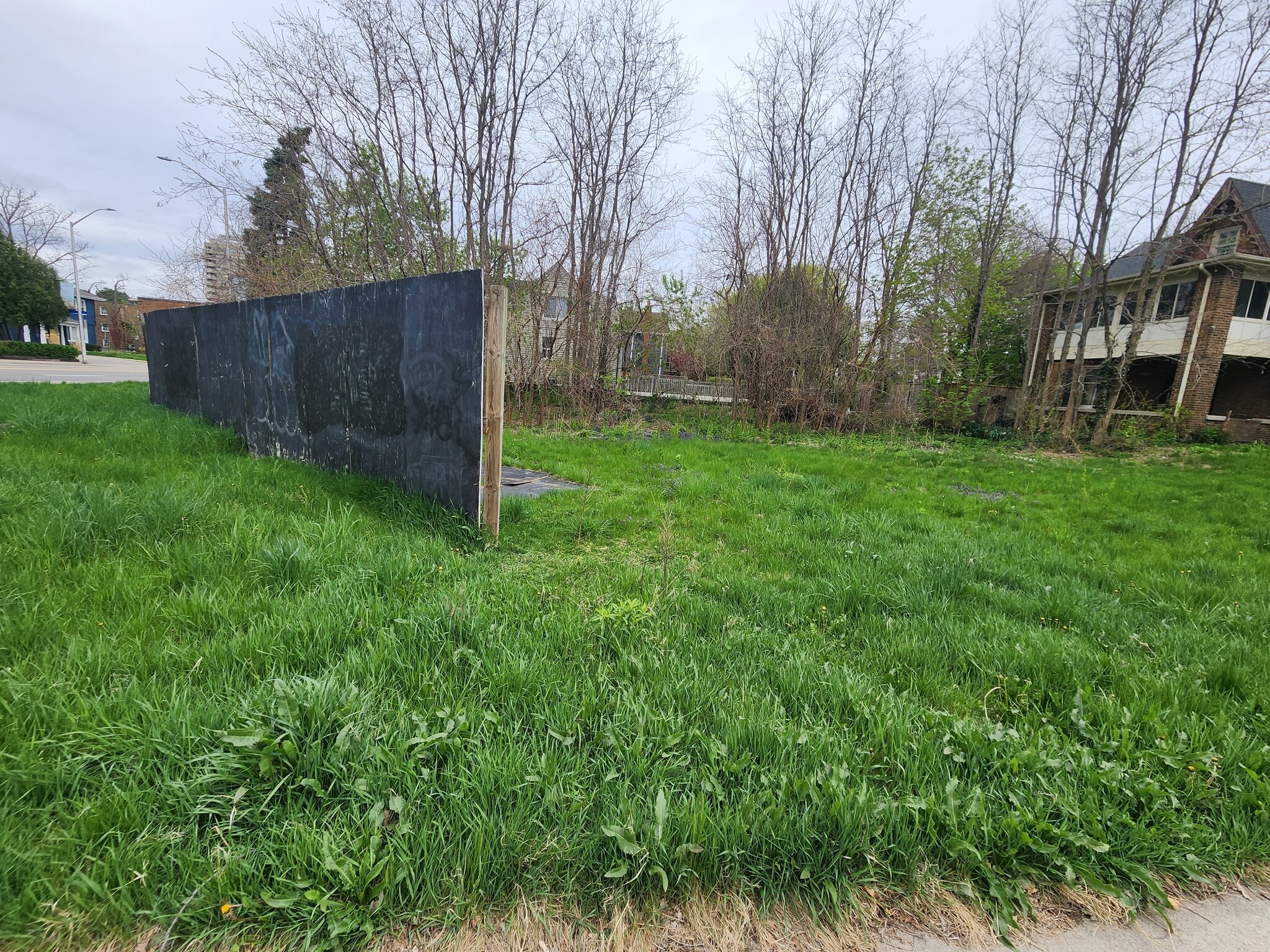 685 Brant St, Burlington, ON for Sale