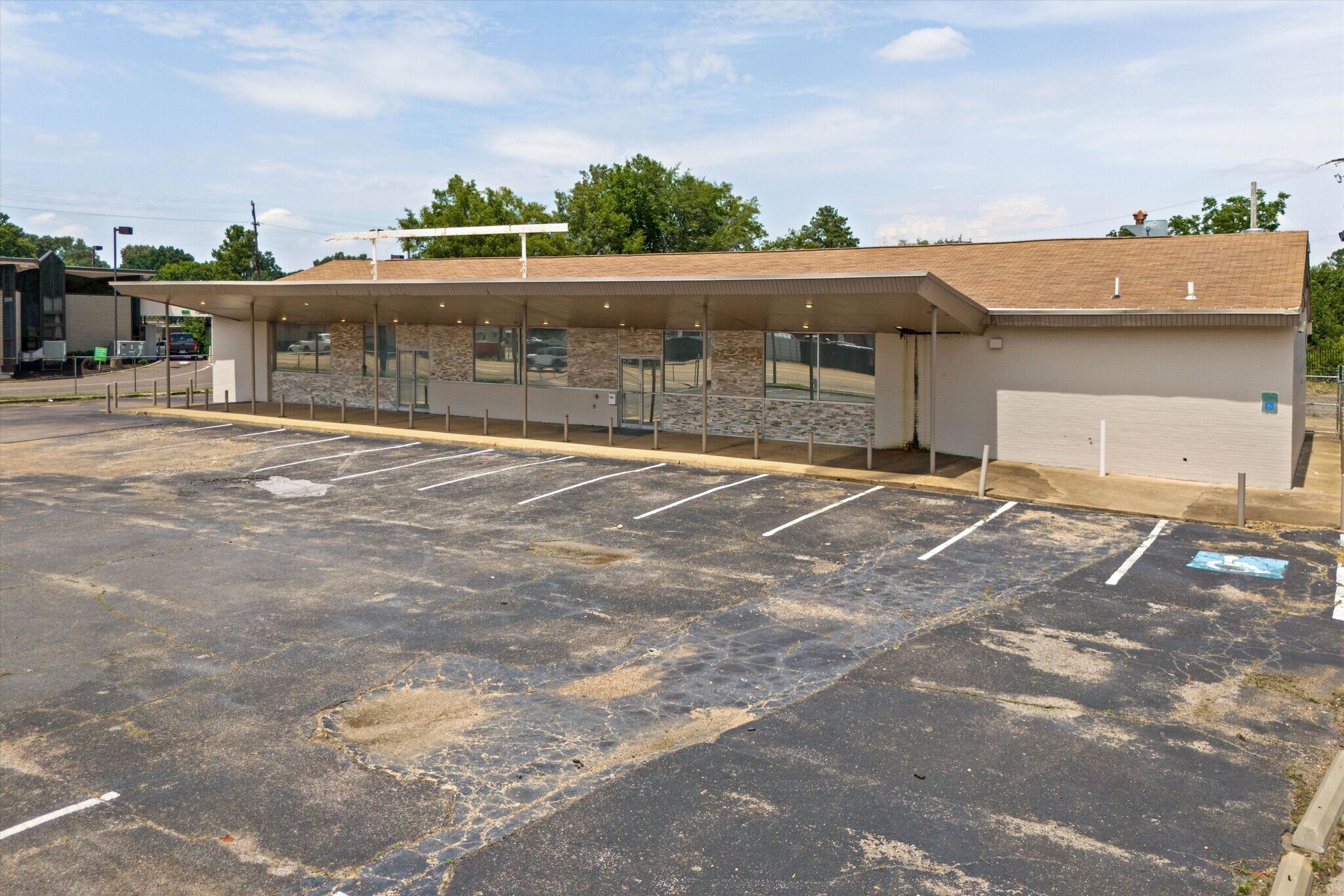 2802 Lamar Ave, Memphis, TN for Sale