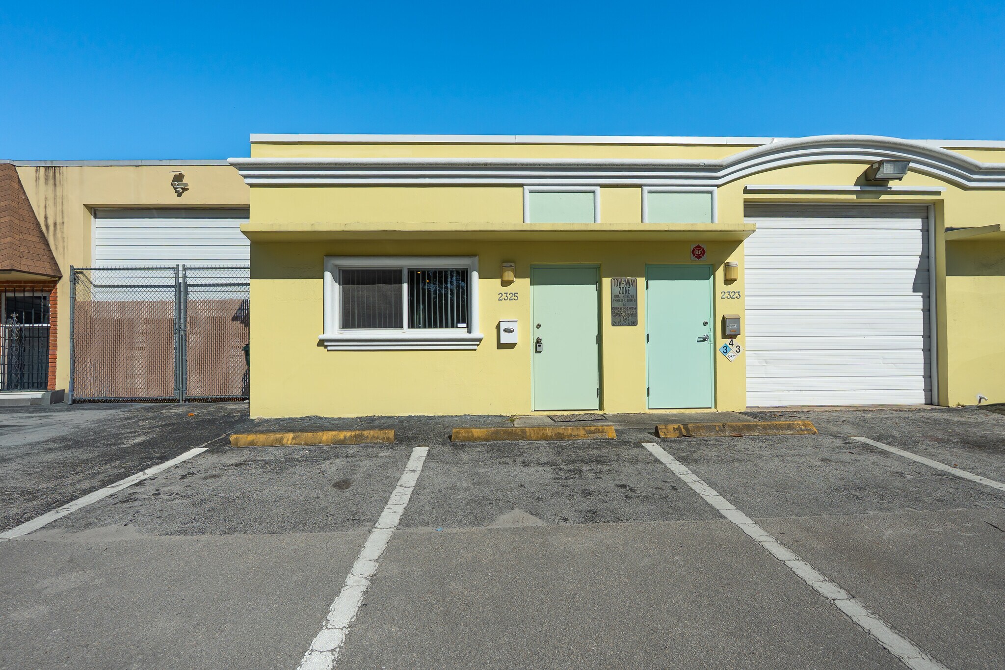 2325 NW 30th St, Oakland Park, FL for Rent