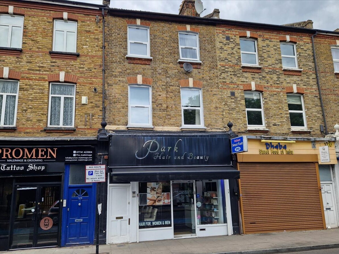 122 Battersea Park Rd, London, LND for Rent