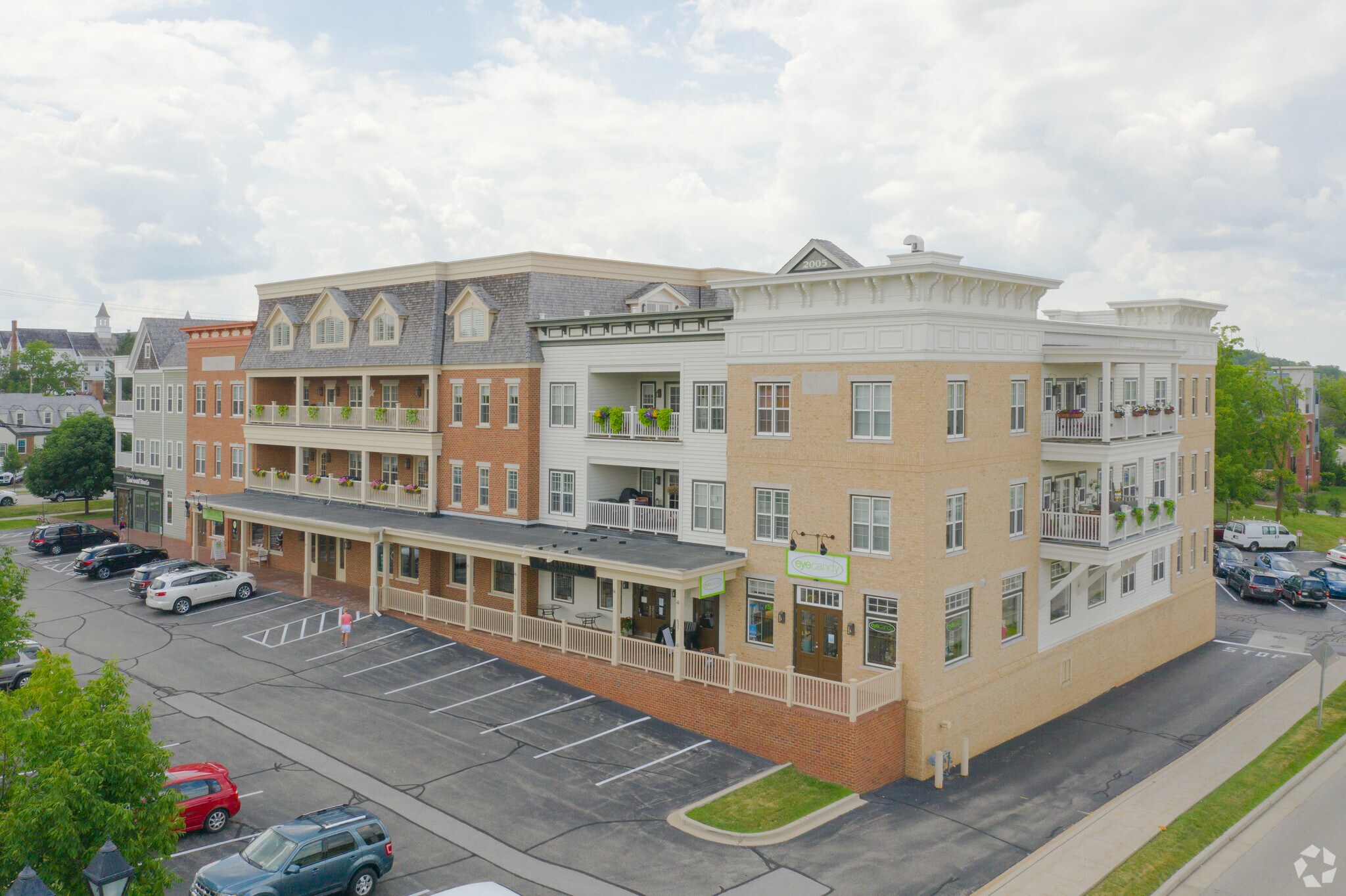 601-637 Genesee St, Delafield, WI for Rent