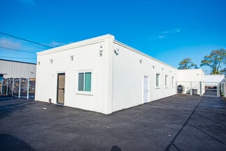 Bay Shore, NY Storefront Retail/Office - 141 Pine Aire Dr