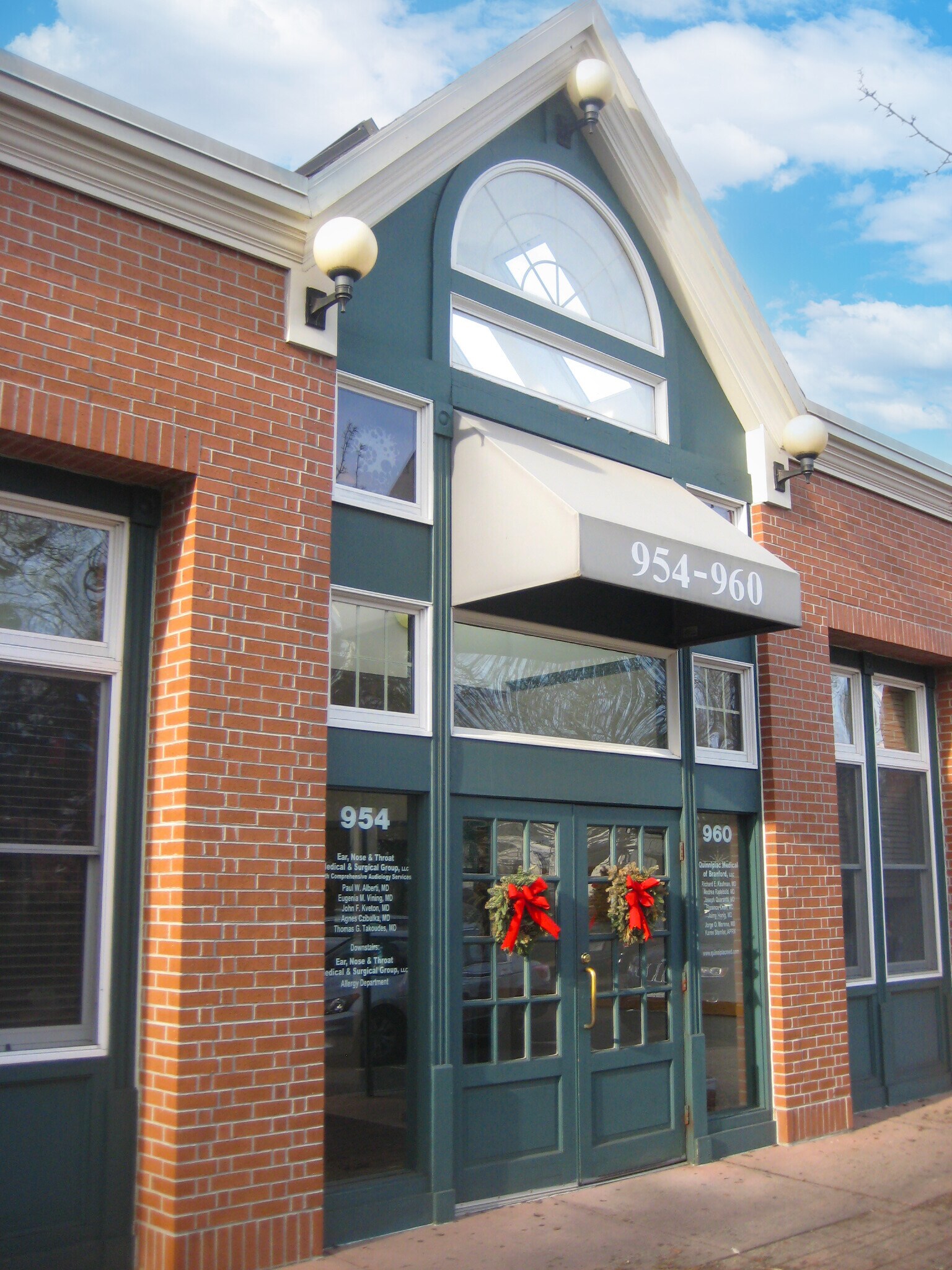 954-960 Main St, Branford, CT for Rent