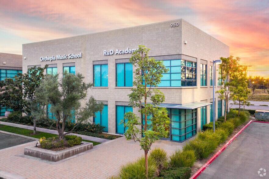 950 Roosevelt Ave, Irvine, CA for Rent