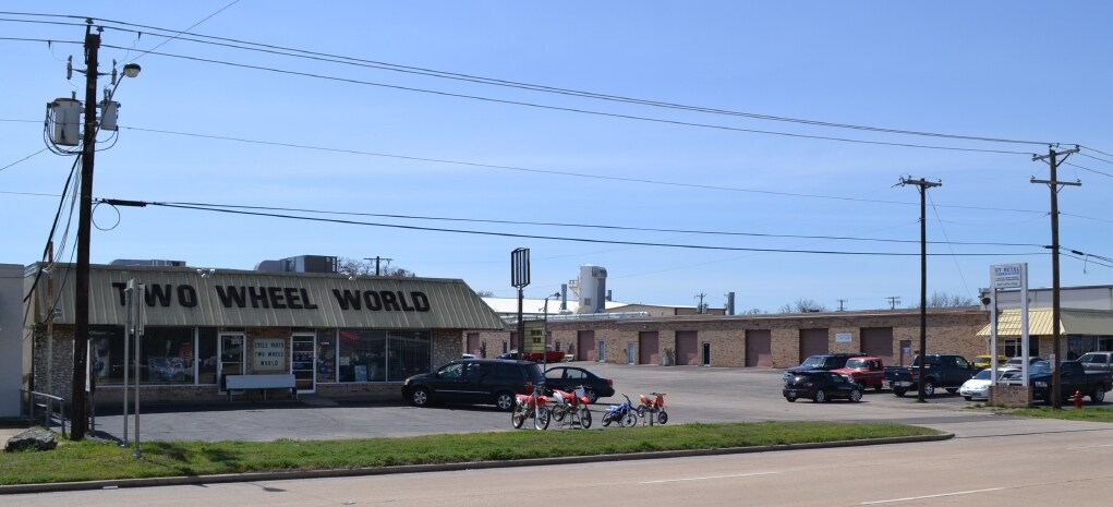 1922 W Pioneer Pky, Pantego, TX for Rent