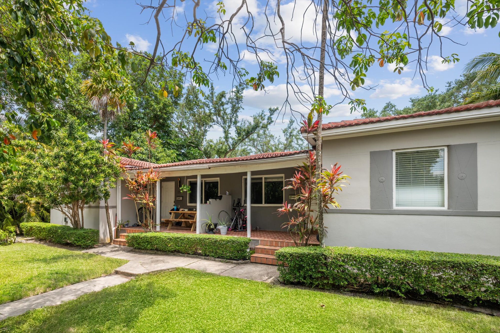 11105 NE 9th Ave, Biscayne Park, FL for Sale