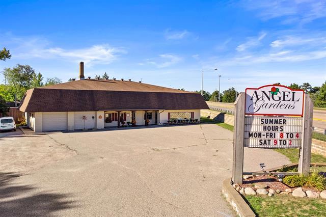 2210 Kingston Rd, Wisconsin Rapids, WI for Sale