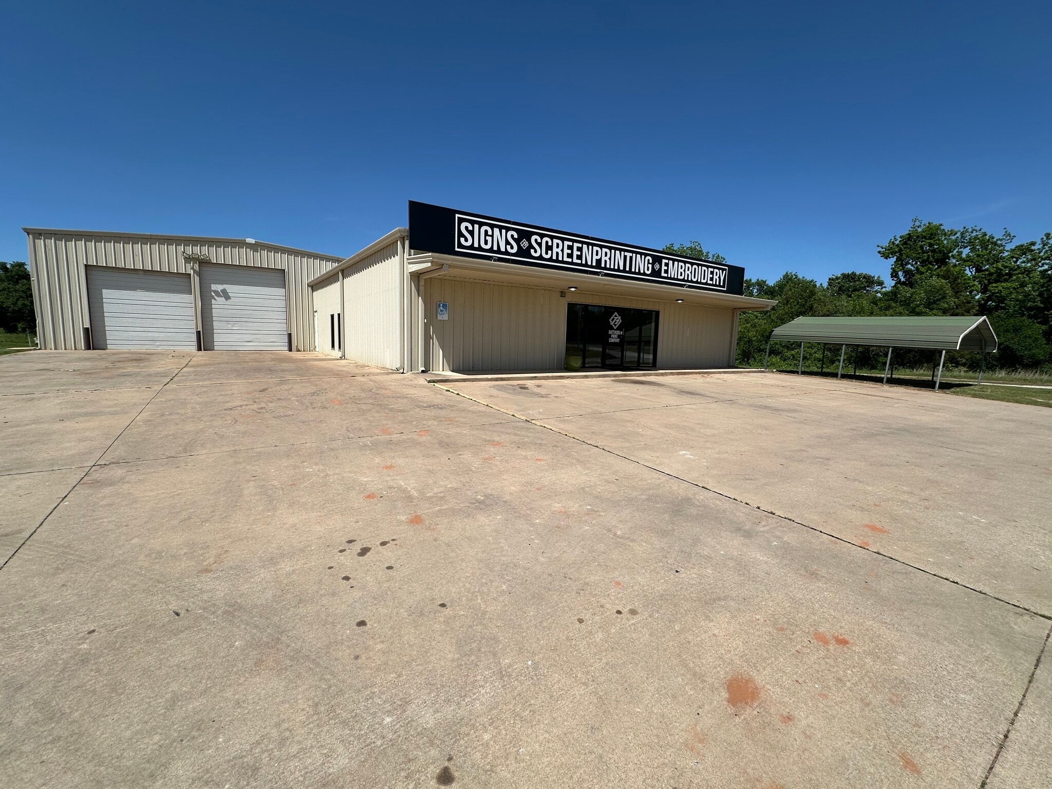 Retail Showroom with 5200SF (m/l) drive through warehouse (truck well dock), Choctaw, OK for Sale
